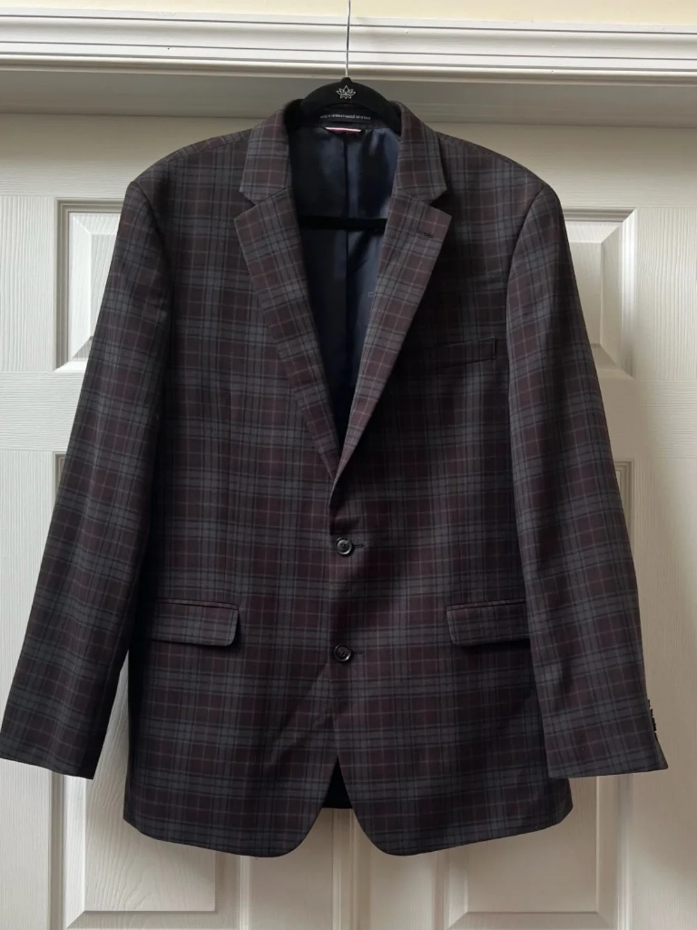 Tommy Hilfiger Burgundy and Black Plaid Men's Blazer, Size 44L